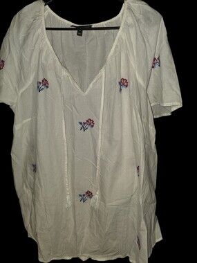 Lane Bryant Women's Size 22 White Shirt With Embroidered Flowers 100% Cotton